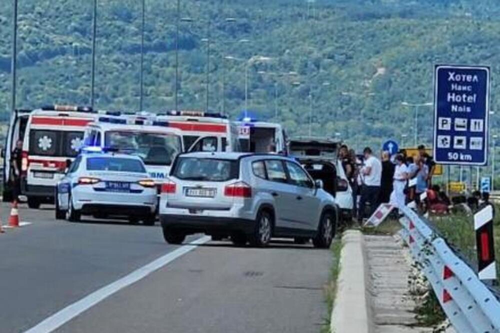 Prevrnuo se kombi sa 50 migranata, više od 30 povređenih, slike su dramatične! (FOTO) (VIDEO)