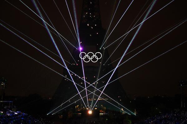 Završena je svečana ceremonija: Olimpijski plamen lebdi iznad Pariza!