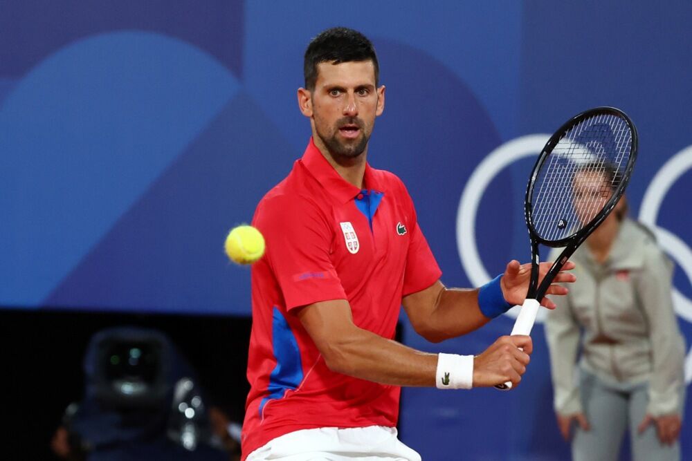 Novak Đoković na meču prvog kola Olimpijskih igara u Parizu protiv Metjua Ebdena koga je savladao sa 2:0 (6:0, 6:1)