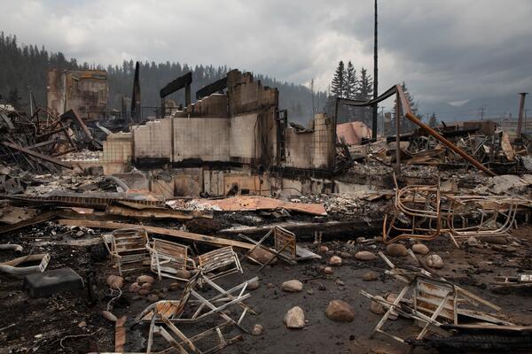 Potresni prizori iz kanadskog grada nakon požara: Samo ostalo zgarište, prah i pepeo na sve strane! (FOTO)