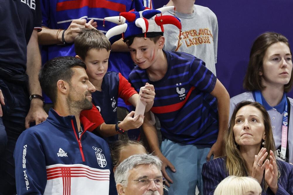 Novak i Jelena u transu zbog odbojkaša Srbije! Porodica Đoković kakvu nikad niste videli (Foto)