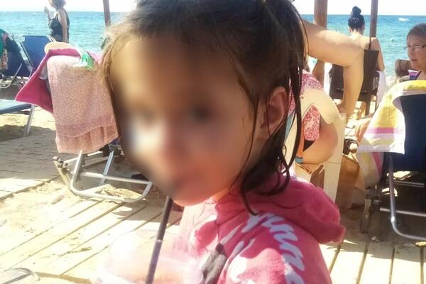 Nestala devojčica na plaži u Grčkoj: Mole se svi koji je vide da hitno jave policiji - Nea Flogita na nogama!