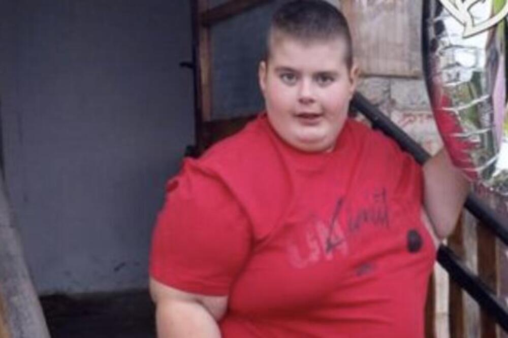 Bogdan ima 10 godina i 107 kilograma: Ima Prader Wili sindrom, a lečenje u Turskoj je preskupo (FOTO)