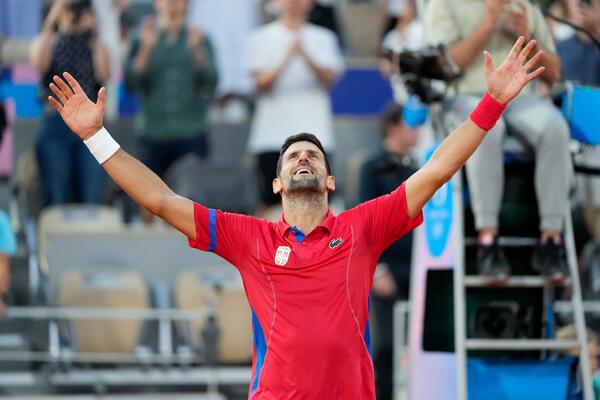 Novak dobio fantastičan poklon od oca čiji je sin ispisao zlato na Olimpijskim igrama (Foto)