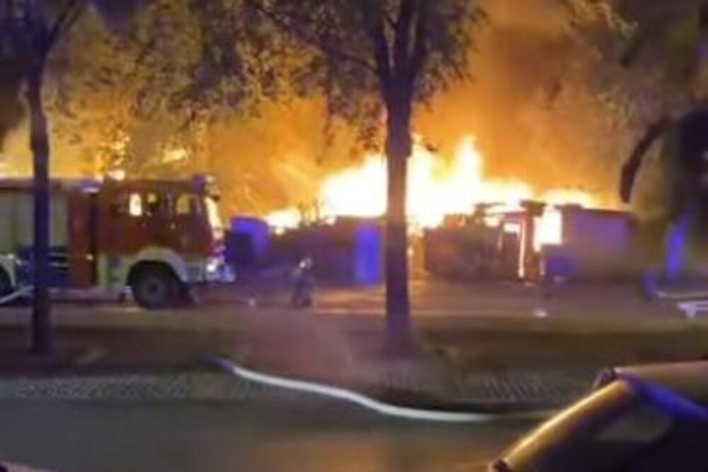 Vatra na Bežaniji guta sve pred sobom! Čuju se pucnji eksplozije, ogroman plamen se digao u vazduh (FOTO/VIDEO)