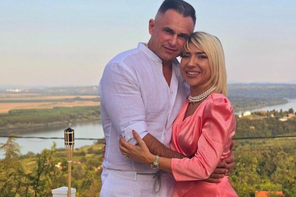 Jovana Jeremić skoro skroz gola, uhvaćena i sve se vidi: Slika zgranula naciju, svi bulje u jedan detalj (FOTO)