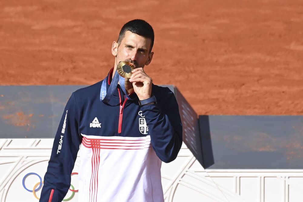 Novak Đoković sa zlatnom medaljom na Olimpijskim igrama u Parizu