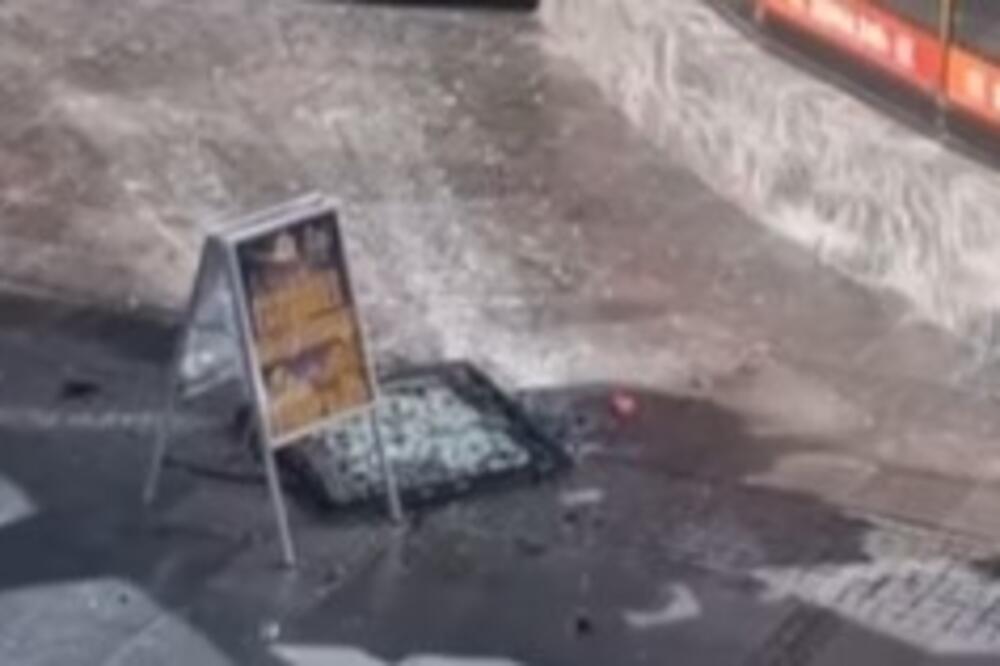 Otpao prozor sa zgrade u Knez Mihailovoj: Na pločniku rasuto staklo - "tragedija izbegnuta za dlaku" (VIDEO)