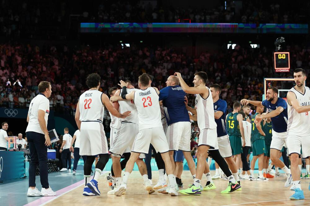 Trenutak za pamćenje: Našim košarkašima uručena bronzana medalja!