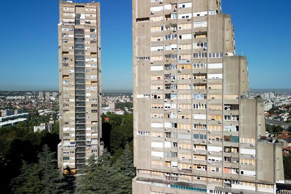 Impozantna kapija Beograda koja decenijama dočekuje goste sa istoka! Rudo, upečatljivi oblakoderi na Zvezdari