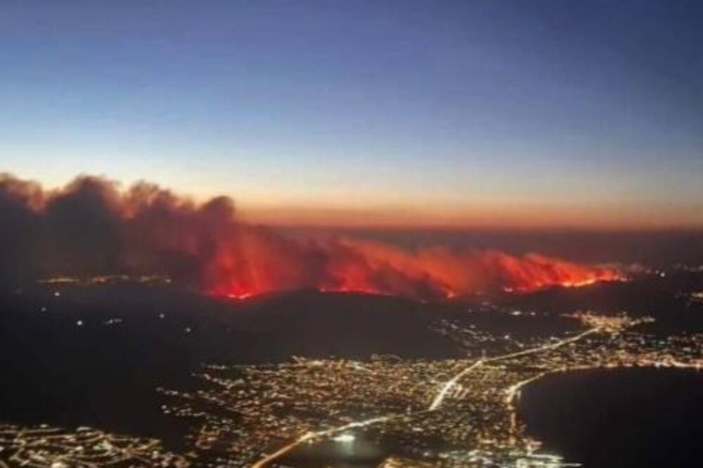 Stravični prizori iz Atine: Glavni grad u plamenu, vetar širi vatru, situacija izmiče kontroli (VIDEO)