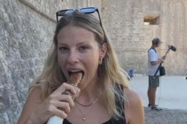 "To su kiflice, a ne burek": Lepotica šokirala sve odreda, evo koliko je platila omiljeno jelo u Dubrovniku (VIDEO)