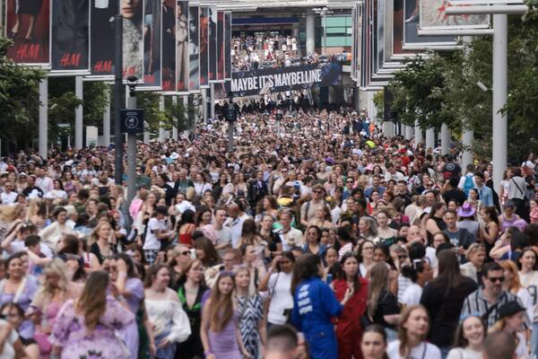 Uzbuđenje zbog koncerta Tejlor Svift u Londonu nadjačalo bezbednosne strahove