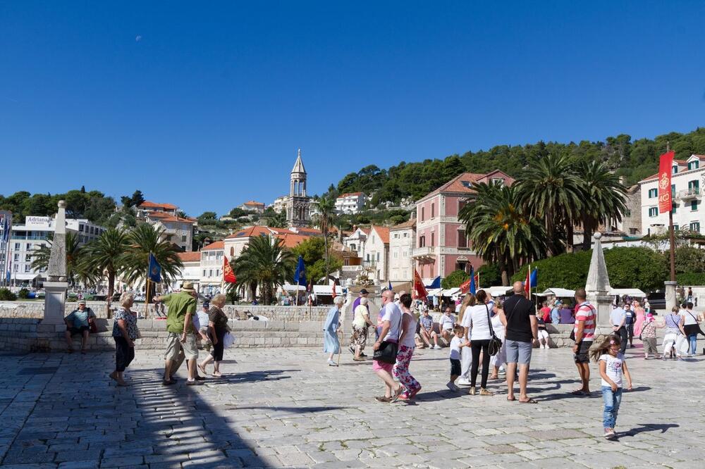 Gosti mu u smeštaj došli ranije, on pokušao da im naplati novo noćenje! Hrvat zapenio od besa, pazite samo ovo!