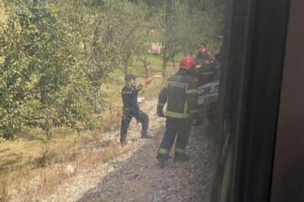 Voz Prijepolje-Beograd udario u auto koji je prelazio šine: Ima mrtvih, među kojima su brat (12) i sestra (14)