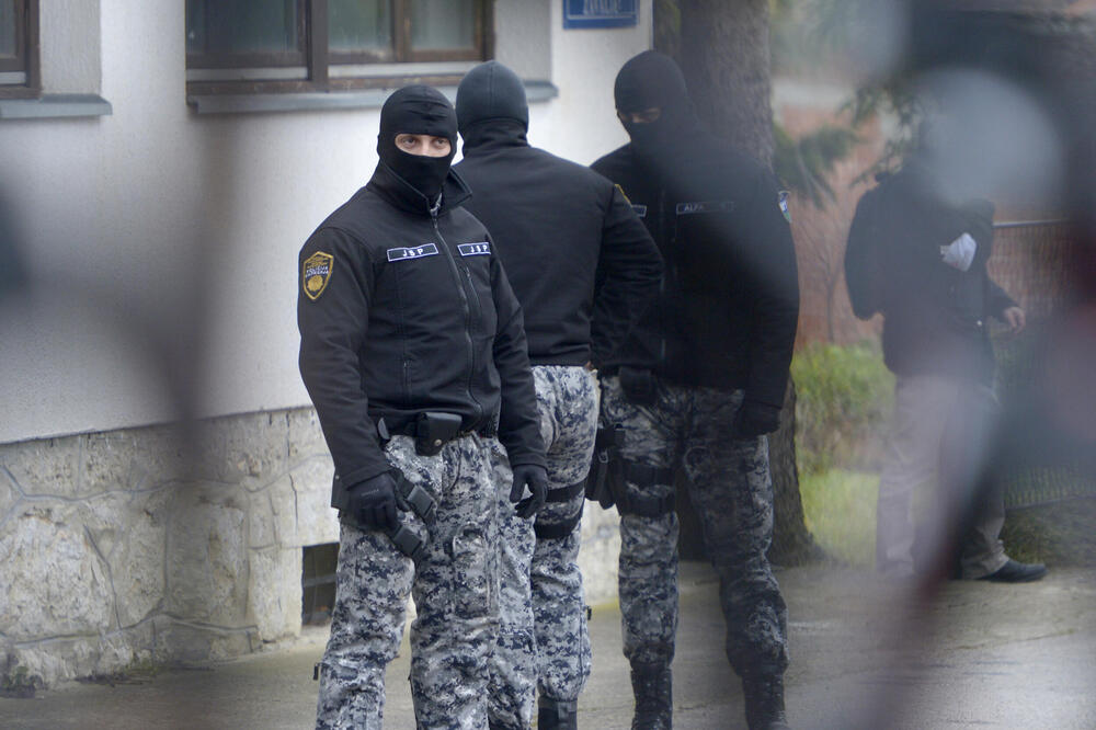 Maloletnik koji je ubio policajca u Bosanskoj Krupi se branio ćutanjem: Pre stravičnog napada ostavio oporuku?