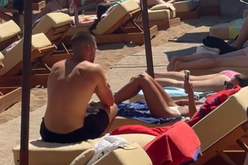 Užičanin prišao devojci na plaži pa pred majkom uradio ovo: "Da si meni tako prišao, skupljao bi zube po pesku!"