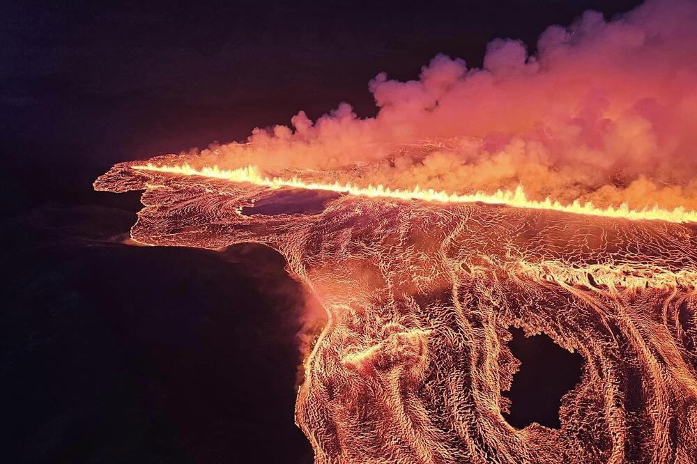 Na Islandu proglašeno vanredno stanje: Zbog erupcije vulkana stvorila se pukotina dugačka više od 5 kilometara