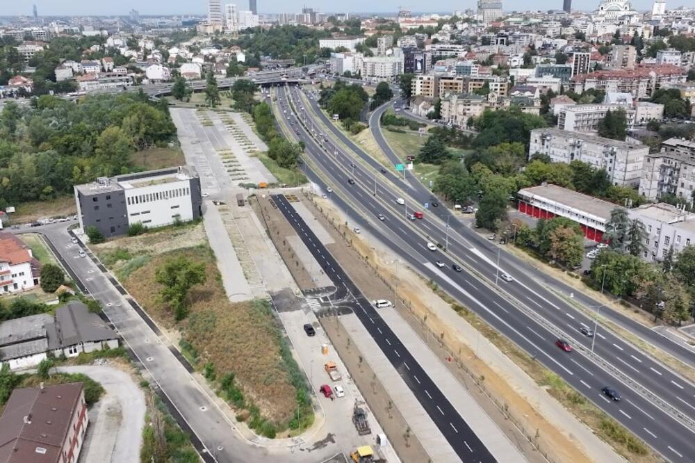 Sistem "parkiraj i vozi se" na Autokomandi: Rešenje za saobraćajne zastoje u centru grada (FOTO)