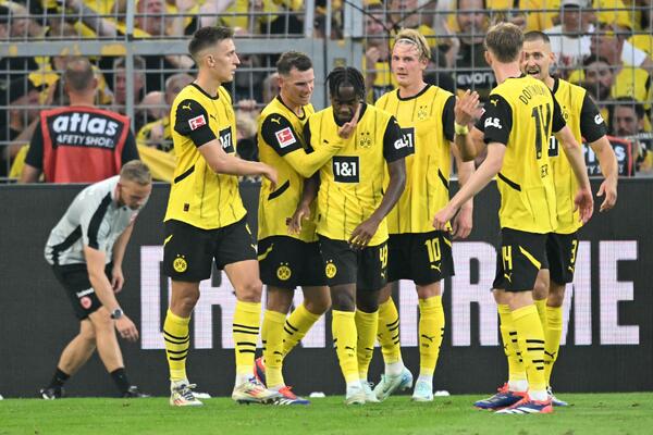 Borusija Dortmund srušila Ajntraht na Vestfalenu!