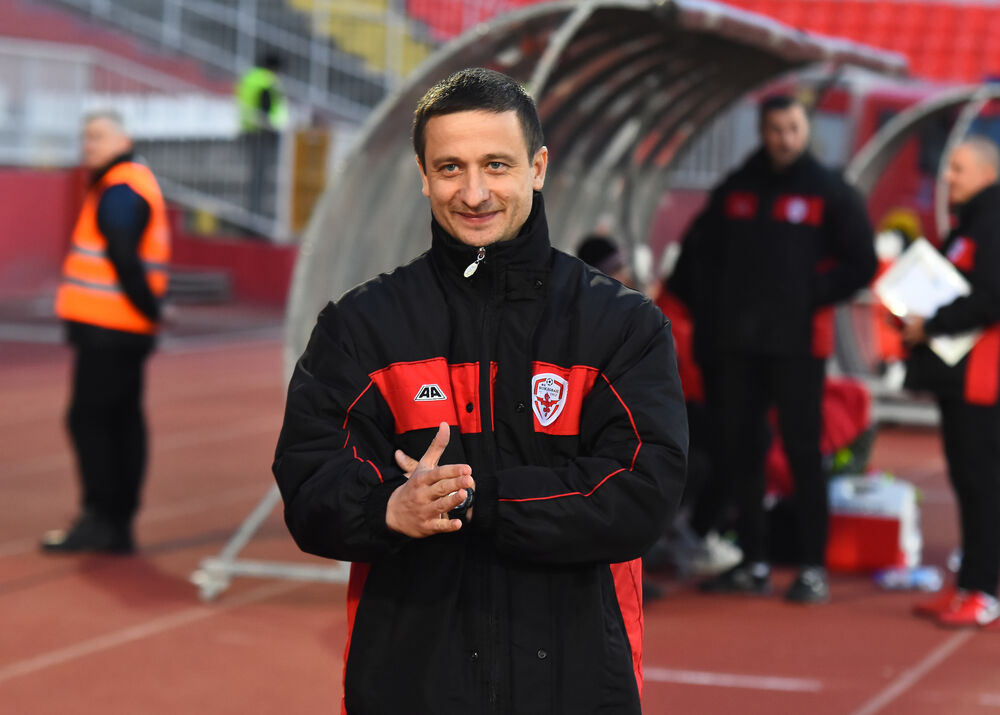 Miloš Veselinović na stadionu FK Vojvodina dok je predvodio Voždovac