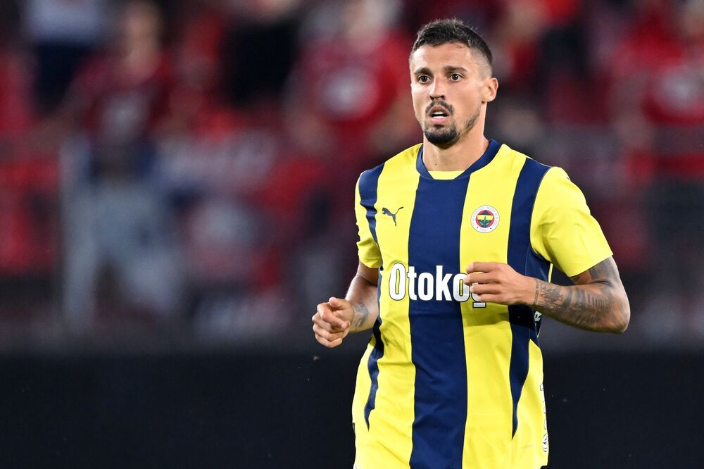 Rade Krunić u dresu Fenerbahčea 