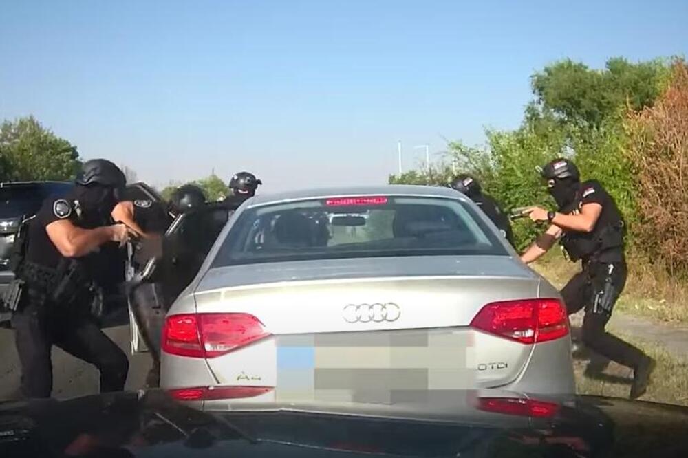 MUP objavio šokantan snimak hapšenja u Somboru: Specijalci opkolili "audi" pištoljima, oni su im bili meta (VIDEO)