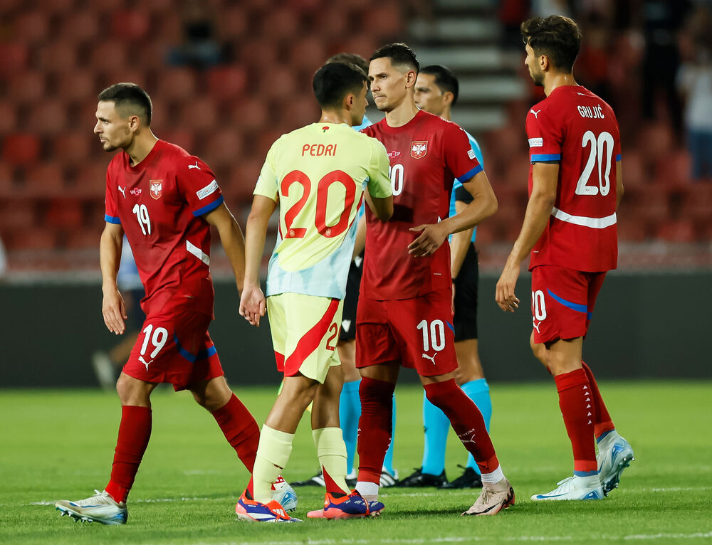 Kristijan Belić (skroz levo) na utakmici Srbije i Španije