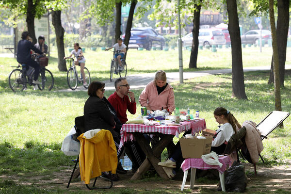 Uživajte u današnjem danu, čeka nas proleće, biće 15 stepeni! Šetajte, vozite bicikl, ponesite naočare za sunce...