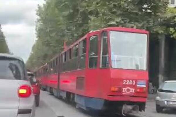 Zastoj u 27. marta: Tramvaji ne mrdaju, više njih se "načičkalo", a ovo je razlog (VIDEO)