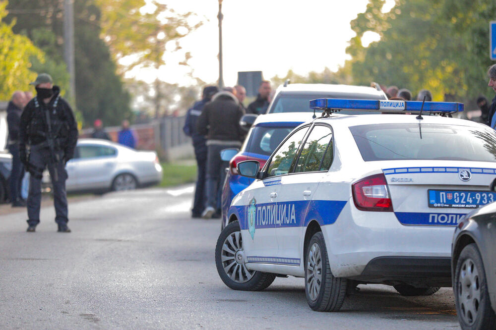 Težak sudar kod Žitišta: Auto u potpunosti smrskan, drugi završio u kanalu (FOTO)