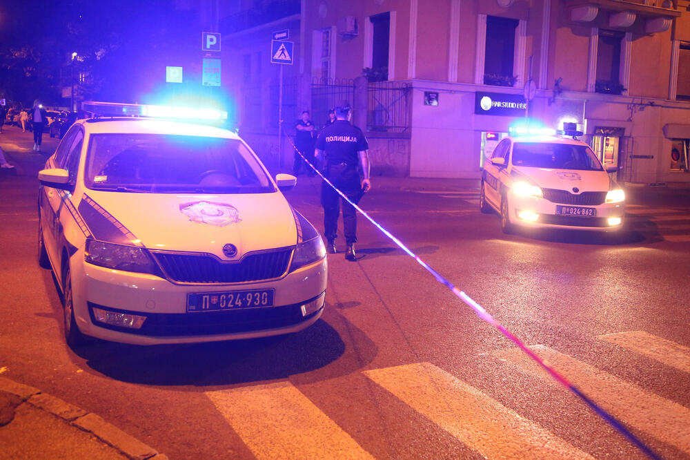 Drama na Šabačkom vašaru: Voz zakačio automobil, pa ga bacio na parkirano vozilo (FOTO)