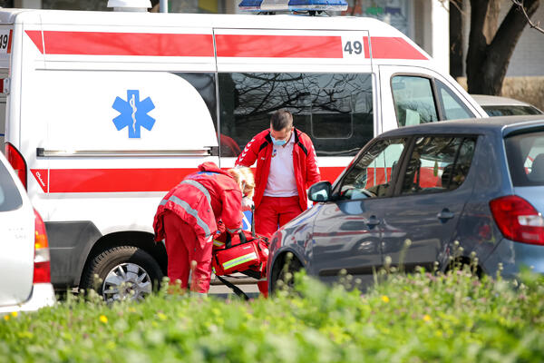 Saobraćajna nesreća kod Požarevca: Vozač automobila poginuo u sudaru sa vozilom Hitne pomoći