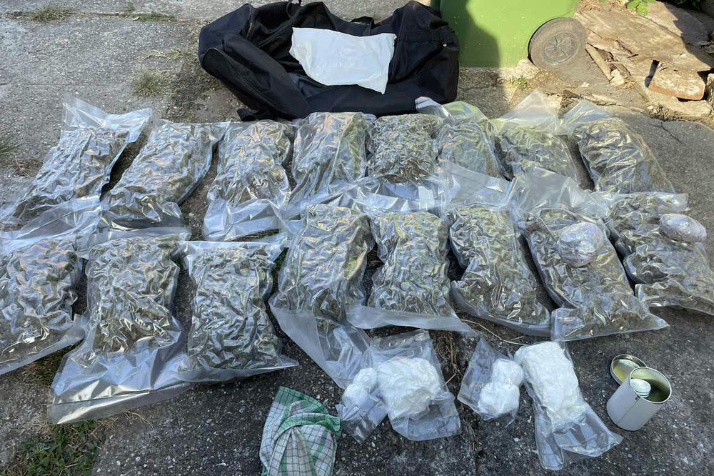 Narko trojka sa Čukarice dolijala u ruke policije: U kolima našli 12 kilograma droge, a tek u stanu... (FOTO)