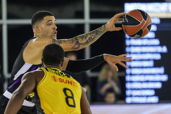 Partizan uništio AEK u vatrenoj atmosferi na Sajmu (Video/Foto)