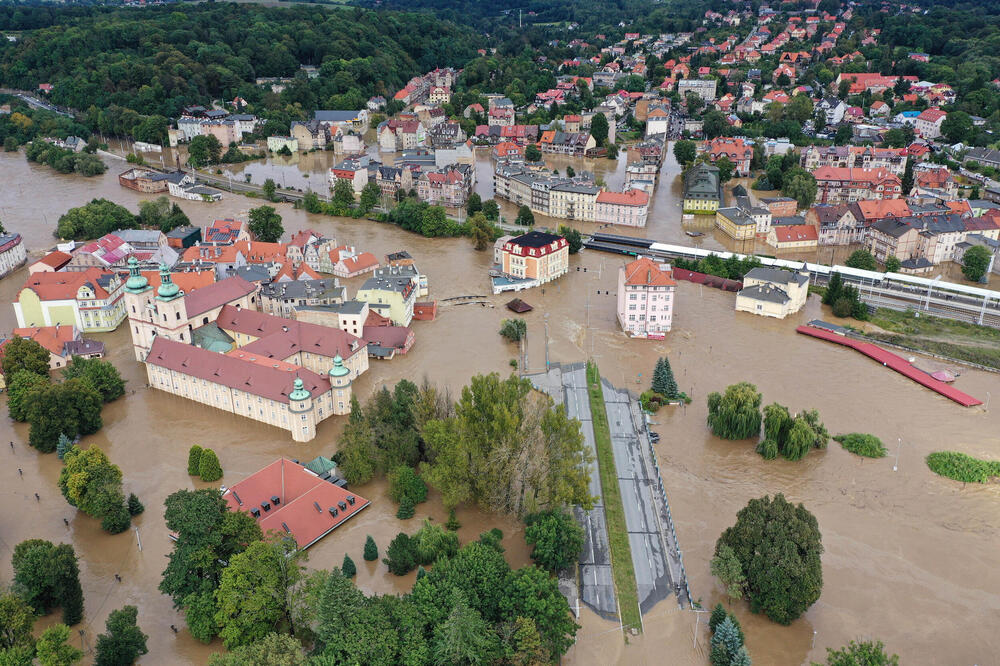 Bujica pokosila grad na severu Poljske, zbrisan je sa zemlje: Strašni snimci oluje koja je pokosila Evropu! (VIDEO)