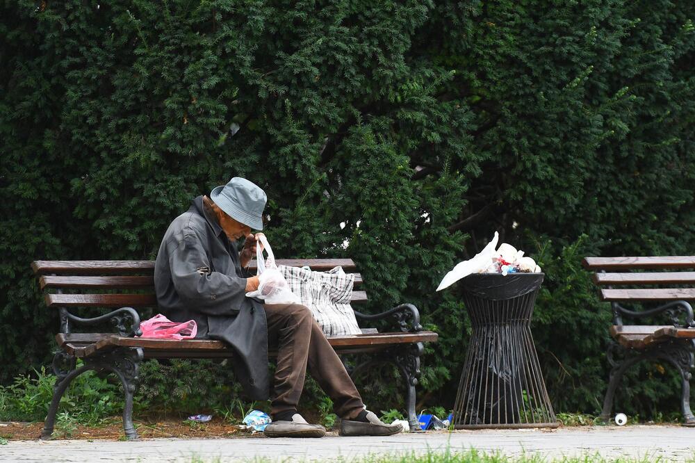 Nekada je bio bogat, imao je 3 Ferarija i svoj posao, a danas... Sad nema ni ličnu kartu ni zube, a spava na ulici