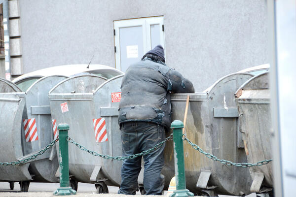 "Od jedne gospođe dobio čašu vode, a drugi su mi...": Balkanski tiktoker proveo 24 sata kao beskućnik i sve snimio