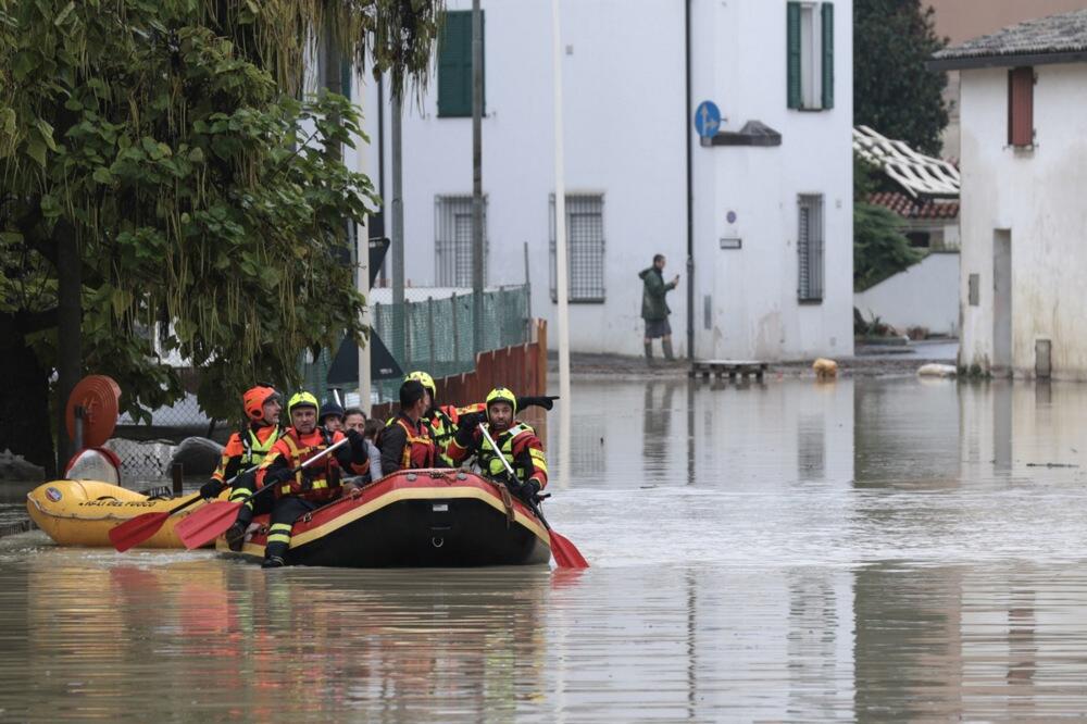 Poplave prave haos u Italiji, desetine ljudi izolovano: Ima i mrtvih i nestalih! (VIDEO)