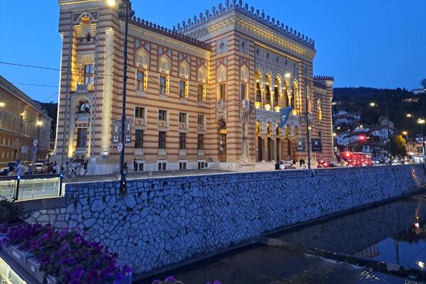 Espreso obišao Gradsku većnicu u Sarajevu: Svedok ratnih strahota, ali i slavne istorije Jugoslavije (FOTO)