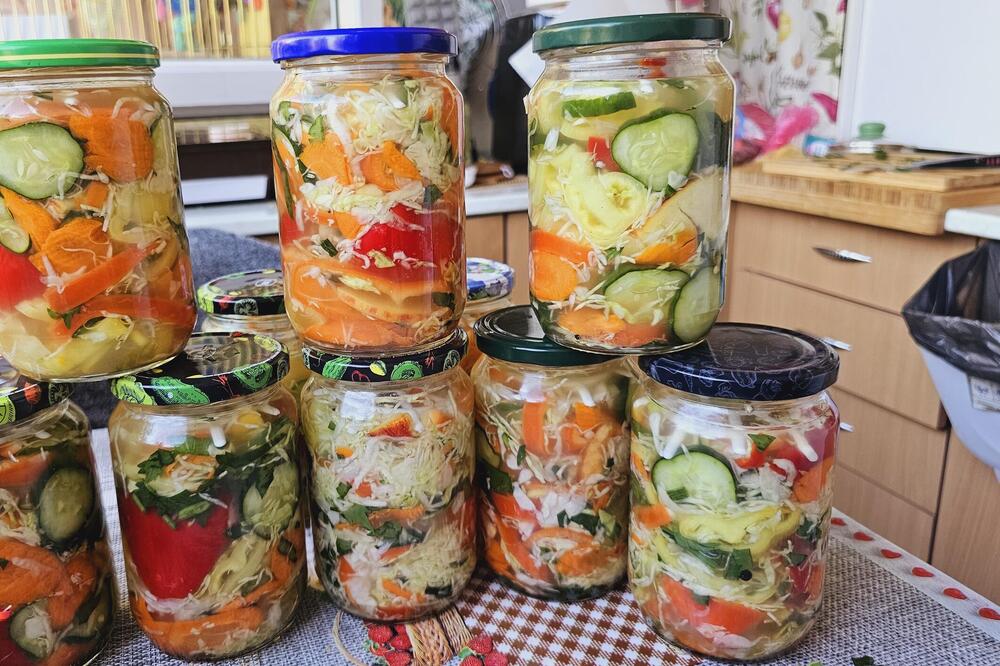 Kad dodje zima i sve zabeli dobro će na stolu doći ukušeljena fina salata od povrća puna vitamina