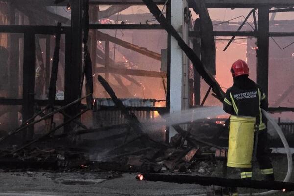 Vatra progutala objekat od 930 kvadrata: Mališani na vreme izašli iz vrtića, prizori su jezivi (FOTO)