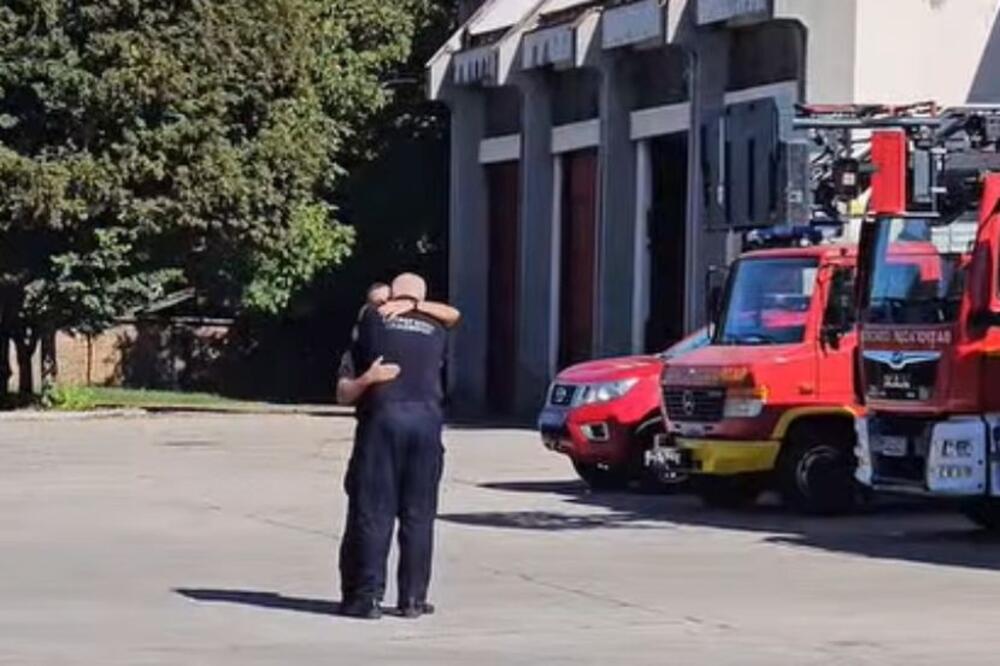 "Bio je svetionik u najtežim trenucima": Komandanta Boru kolege ispratile u penziju onako kako dolikuje (FOTO)