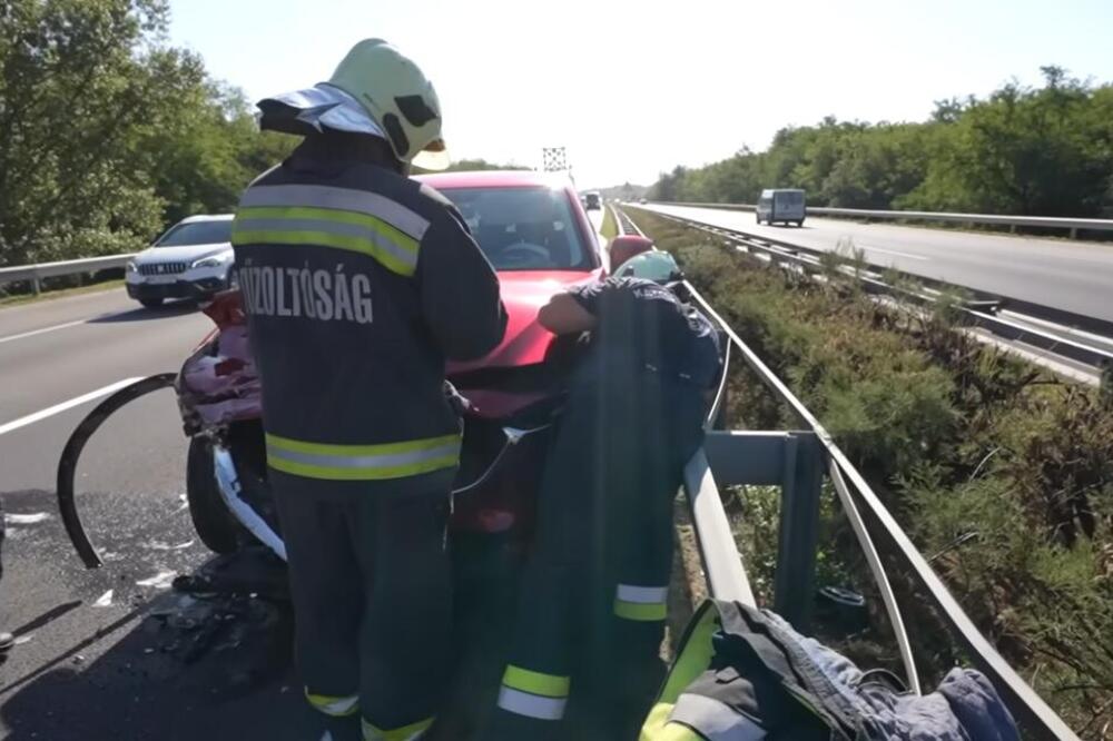 Srpski jutjuberi imali težak udes! Stravičan snimak sa lica mesta, automobil izgužvan (VIDEO)