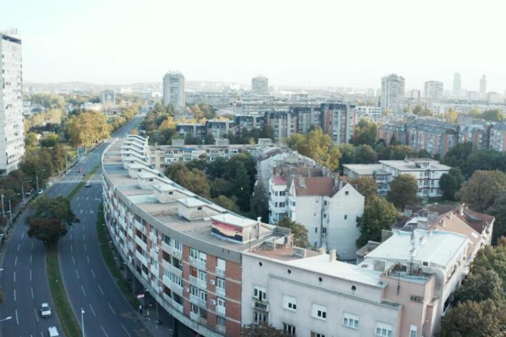 Njeni nadimci su "kifla" i "banana": Ova neobična zgrada se nalazi u blizini Zemunskog keja (FOTO)