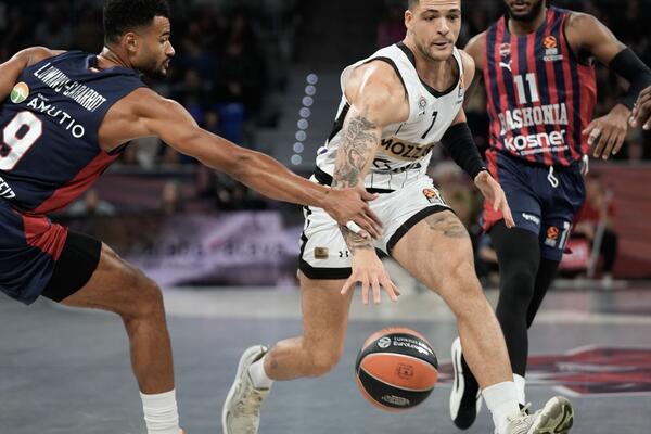 Nova sezona, ali i stari problemi: Partizan se raspao i prepustio pobedu Baskoniji!