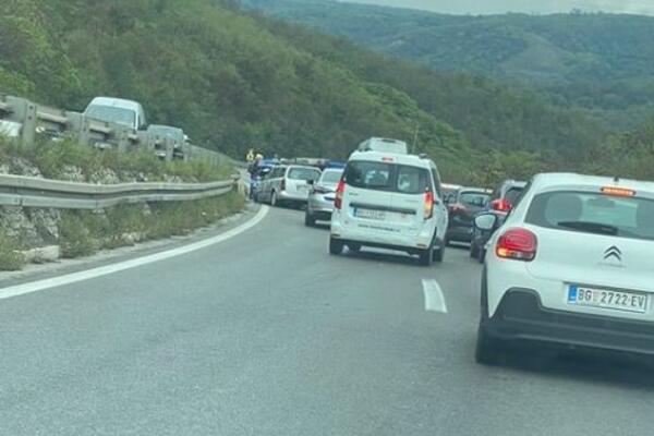 Opšti kolaps na auto-putu: Vozila mile čitavih 10 kilometara od Novog Beograda do Dušanovca, haos i na ovoj deonici