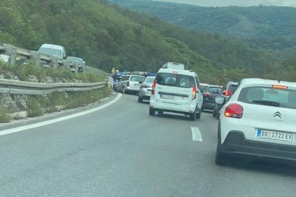 Opšti kolaps na auto-putu: Vozila mile čitavih 10 kilometara od Novog Beograda do Dušanovca, haos i na ovoj deonici