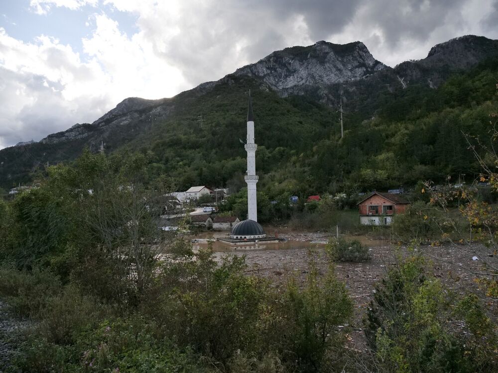 Poplavljena džamija u Donjoj Jablanici 