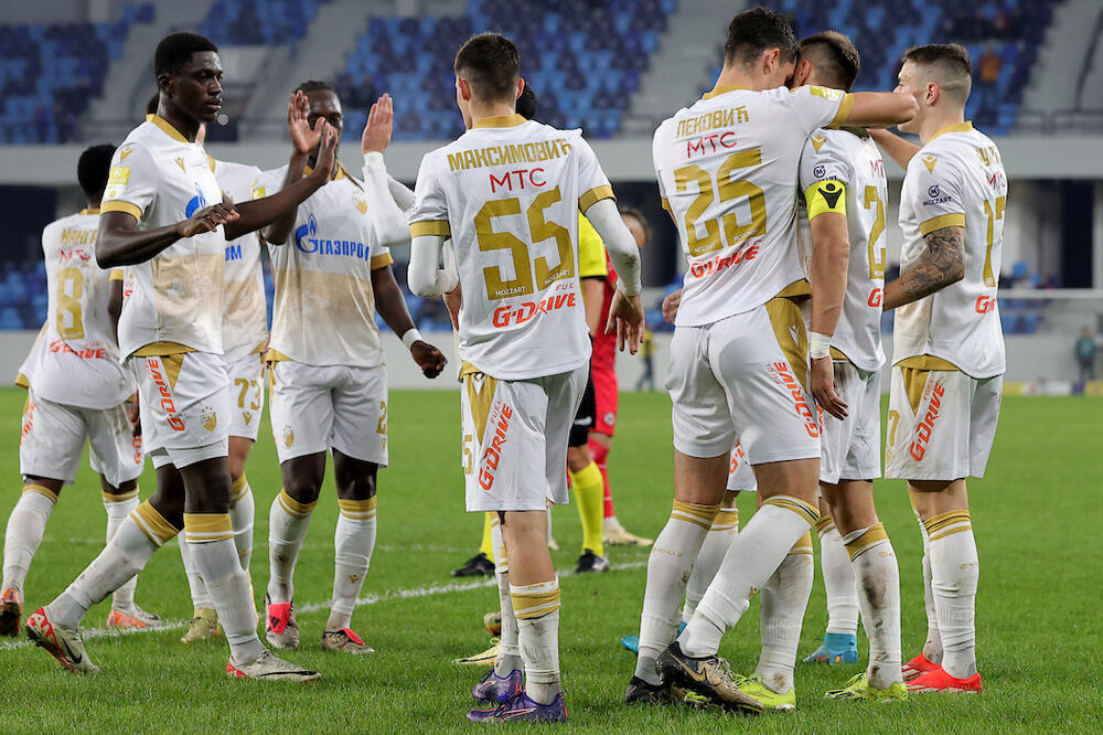 Fudbaler Zvezde dobio neprijatne uvrede od navijača Fenerbahčea (Foto)